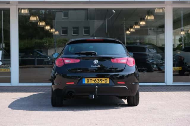 Alfa Romeo Giulietta (2015) thumbnail 5