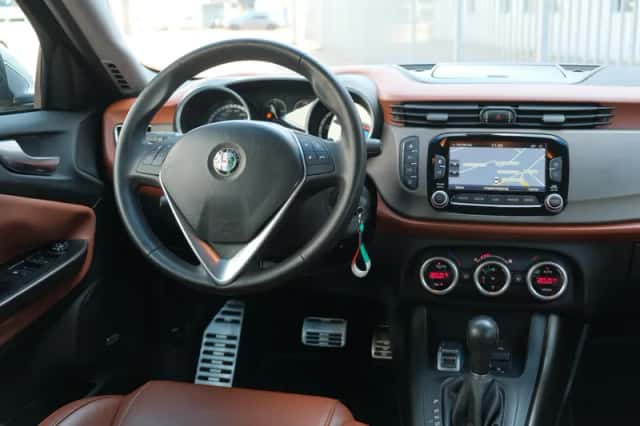Alfa Romeo Giulietta (2015) thumbnail 6