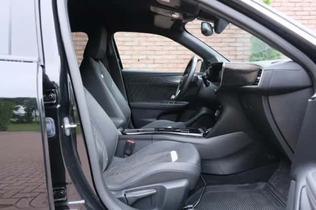 Opel Mokka (2023) thumbnail 4