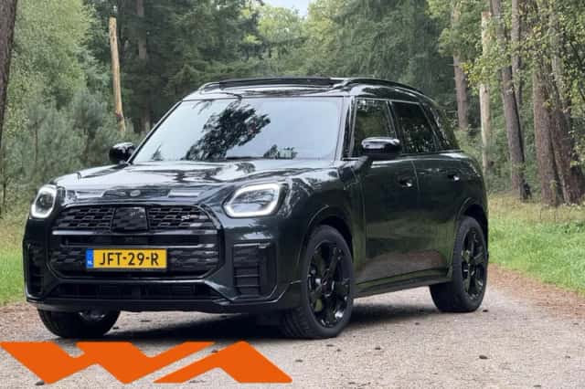 MINI Countryman (2024) thumbnail 1