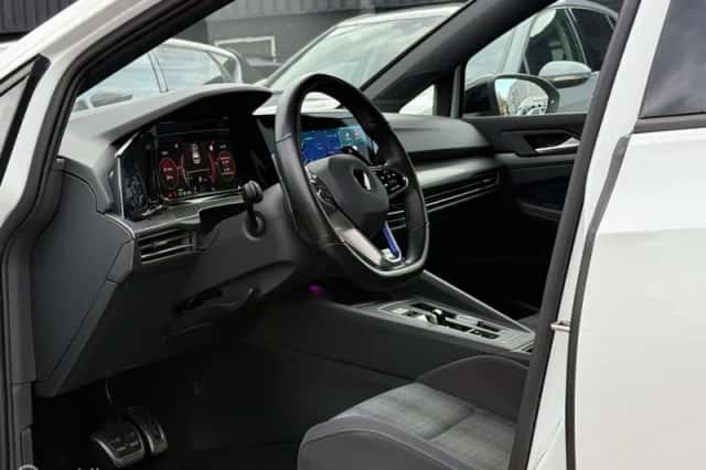 Volkswagen Golf (2021) thumbnail 3