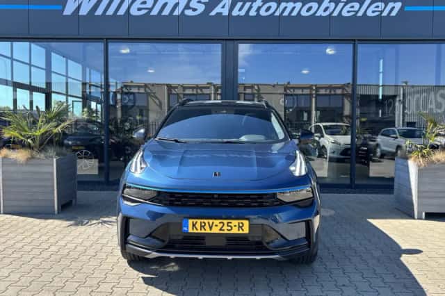 Lynk & Co 01 (2023) thumbnail 2