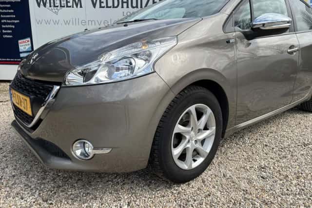 Peugeot 208 (2015) thumbnail 2