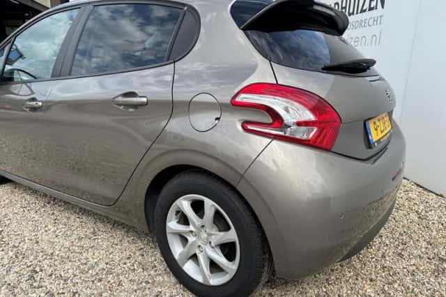 Peugeot 208 (2015) thumbnail 3