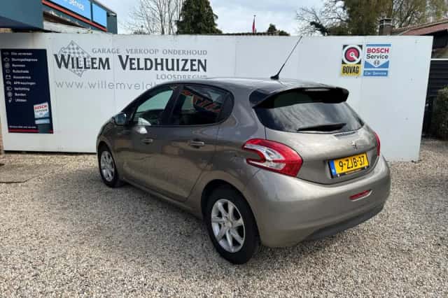 Peugeot 208 (2015) thumbnail 4