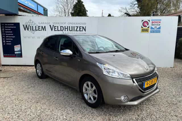 Peugeot 208 (2015) thumbnail 5