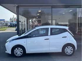 Toyota Aygo (2018) thumbnail 2