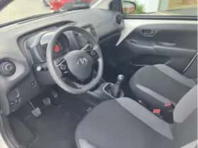 Toyota Aygo (2018) thumbnail 11