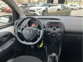 Toyota Aygo (2018) thumbnail 12