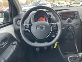Toyota Aygo (2018) thumbnail 13
