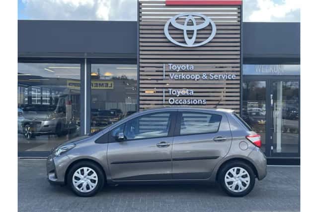 Toyota Yaris (2019) thumbnail 2