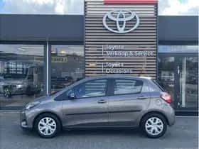 Toyota Yaris (2019) thumbnail 2