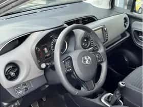 Toyota Yaris (2019) thumbnail 12