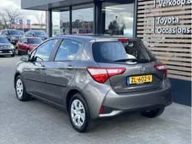 Toyota Yaris (2019) thumbnail 3