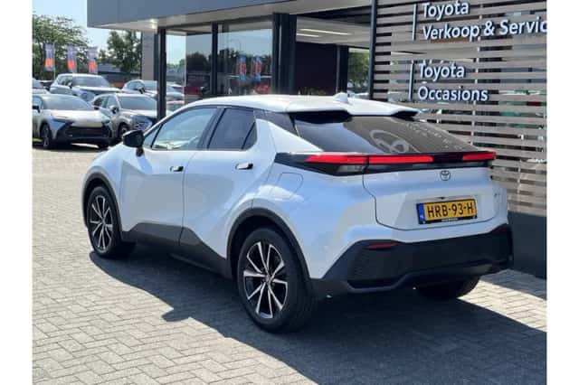 Toyota C-HR (2025) thumbnail 3