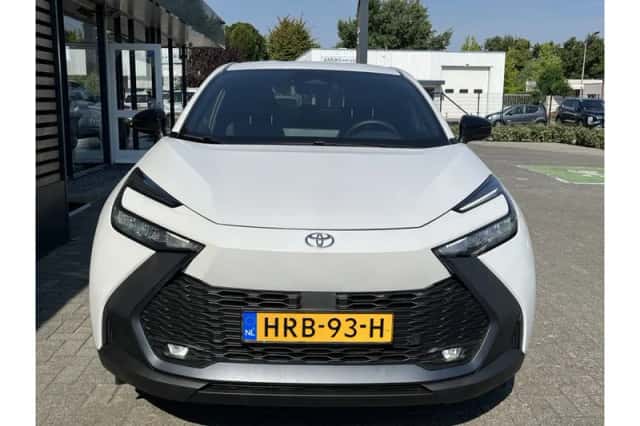 Toyota C-HR (2025) thumbnail 4