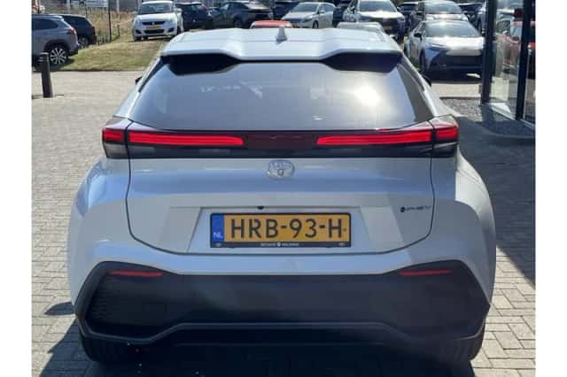 Toyota C-HR (2025) thumbnail 5
