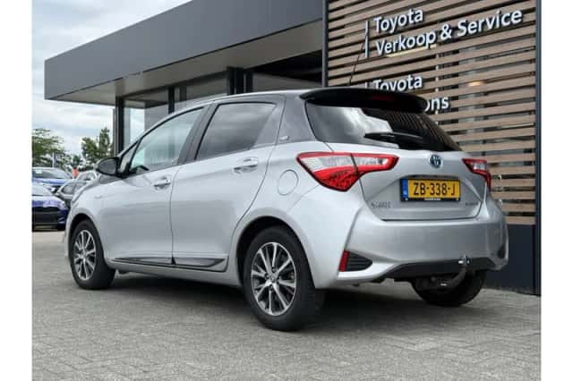Toyota Yaris (2019) thumbnail 3