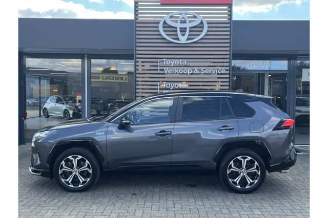 Toyota RAV4 (2022) thumbnail 2