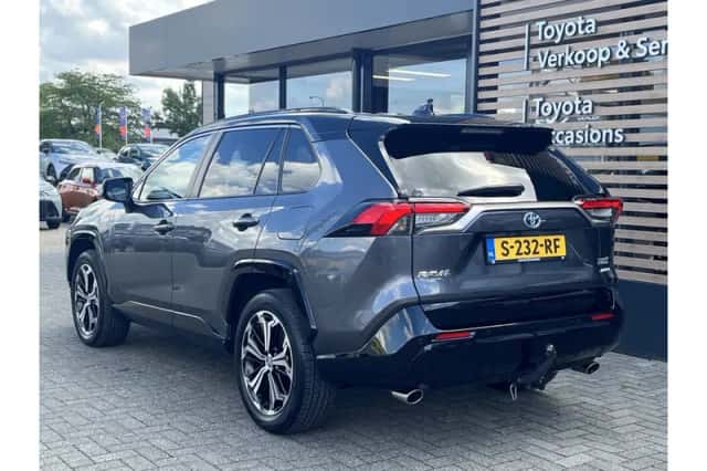 Toyota RAV4 (2022) thumbnail 3