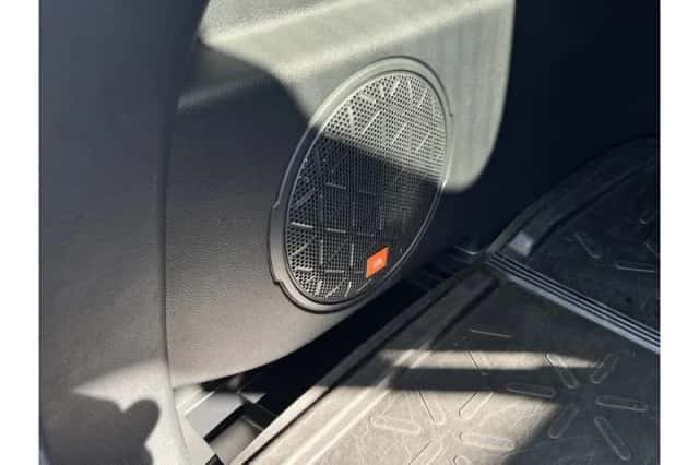 Toyota RAV4 (2022) thumbnail 6