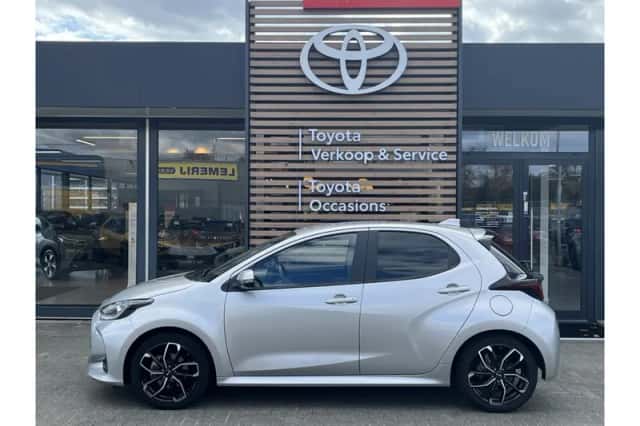 Toyota Yaris (2022) thumbnail 2