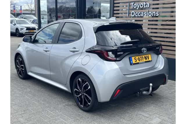Toyota Yaris (2022) thumbnail 3