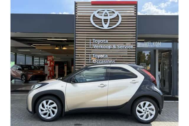 Toyota Aygo X (2022) thumbnail 2