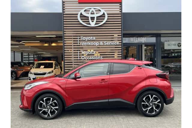 Toyota C-HR (2020) thumbnail 2