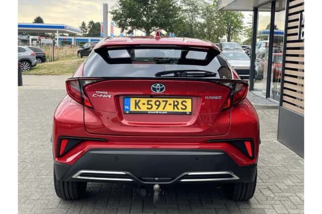 Toyota C-HR (2020) thumbnail 4
