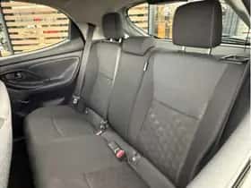Toyota Yaris (2024) thumbnail 3