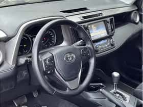 Toyota RAV4 (2016) thumbnail 12