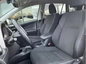 Toyota RAV4 (2016) thumbnail 13