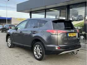 Toyota RAV4 (2016) thumbnail 3