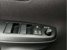 Toyota Yaris Cross (2025) thumbnail 24