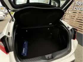 Toyota C-HR (2021) thumbnail 18