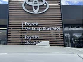 Toyota C-HR (2021) thumbnail 10