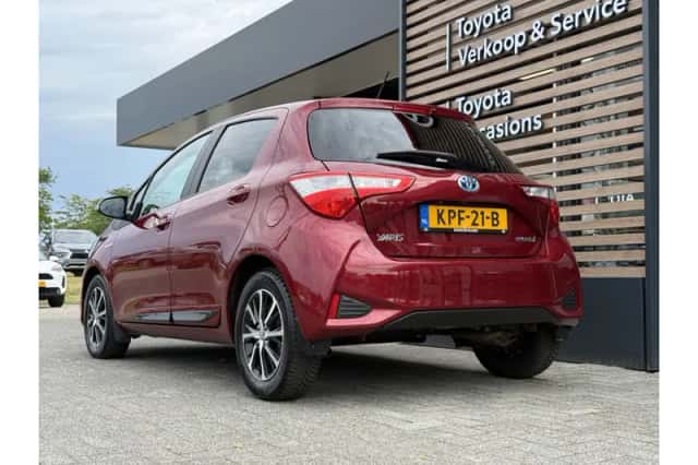 Toyota Yaris (2018) thumbnail 3