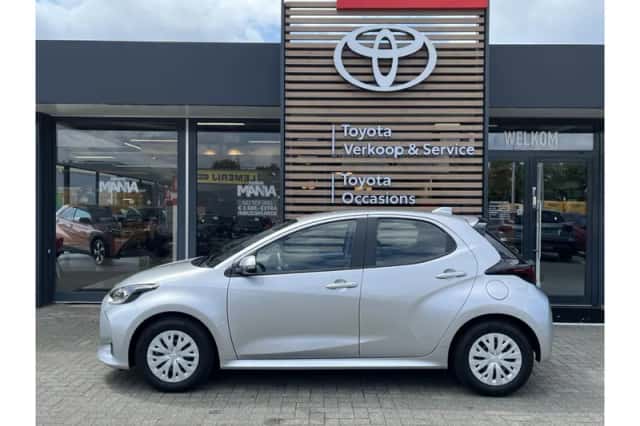 Toyota Yaris (2023) thumbnail 2