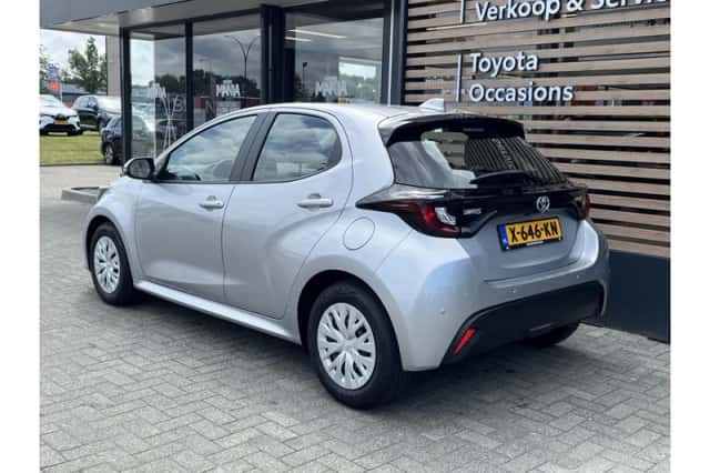 Toyota Yaris (2023) thumbnail 5