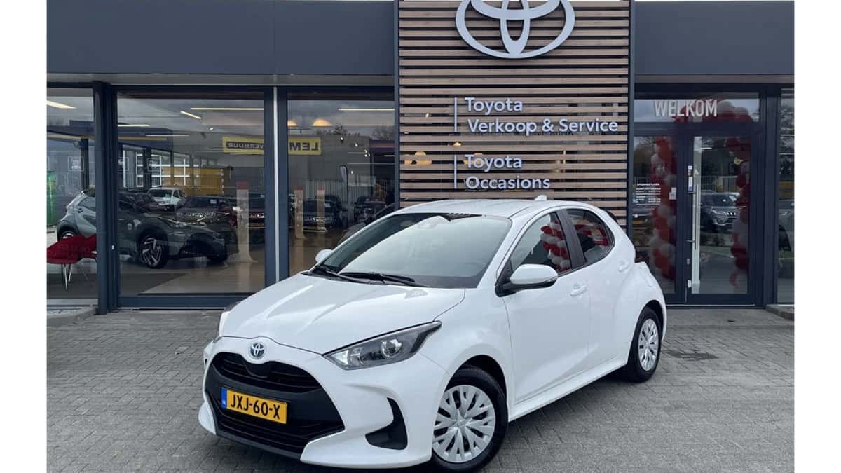 Toyota Yaris (2023) — foto 1