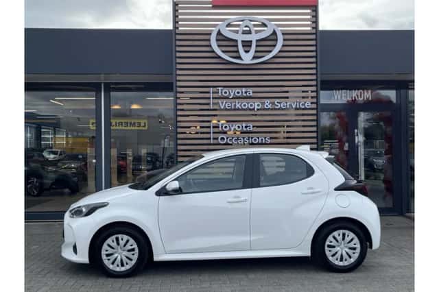 Toyota Yaris (2023) thumbnail 2