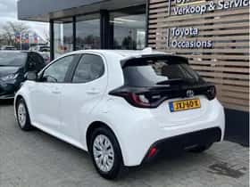 Toyota Yaris (2023) thumbnail 3