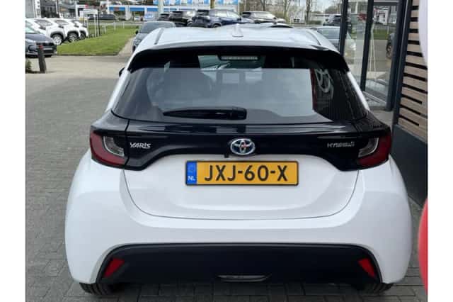 Toyota Yaris (2023) thumbnail 4