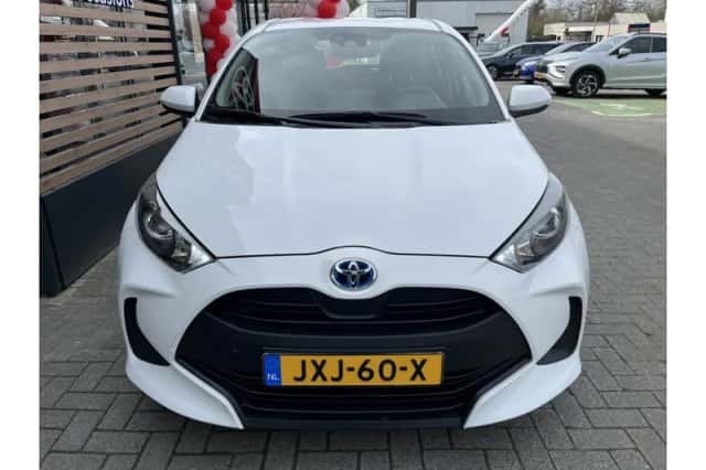 Toyota Yaris (2023) thumbnail 5
