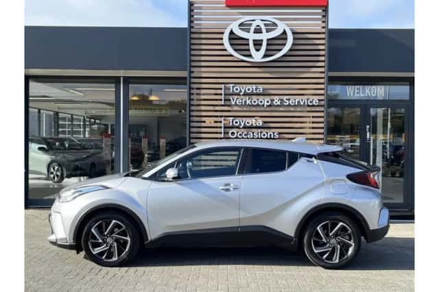 Toyota C-HR (2022) thumbnail 2