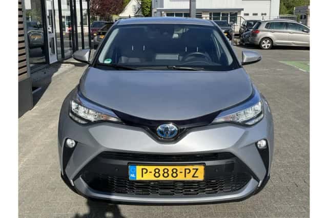 Toyota C-HR (2022) thumbnail 4