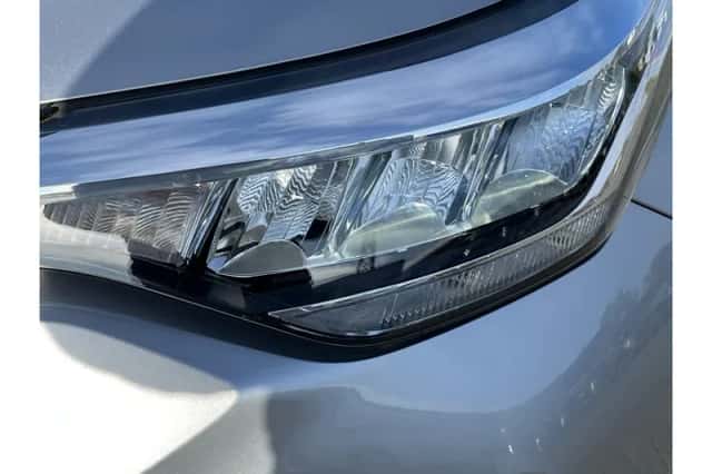 Toyota C-HR (2022) thumbnail 5
