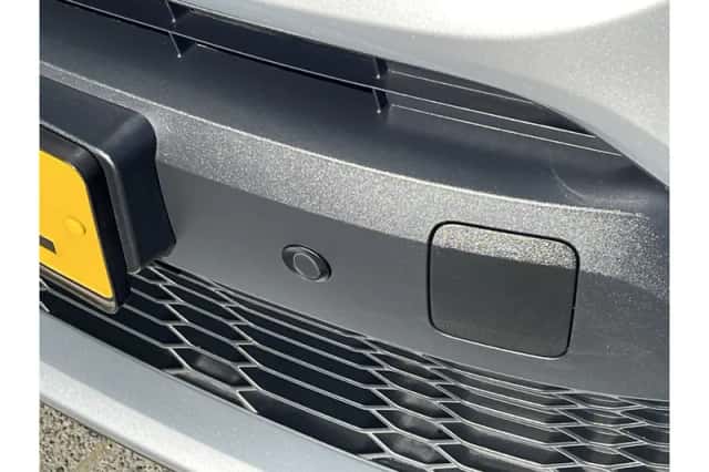 Toyota C-HR (2022) thumbnail 6