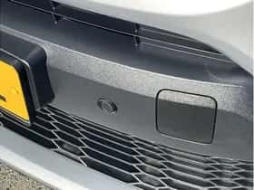 Toyota C-HR (2022) thumbnail 6
